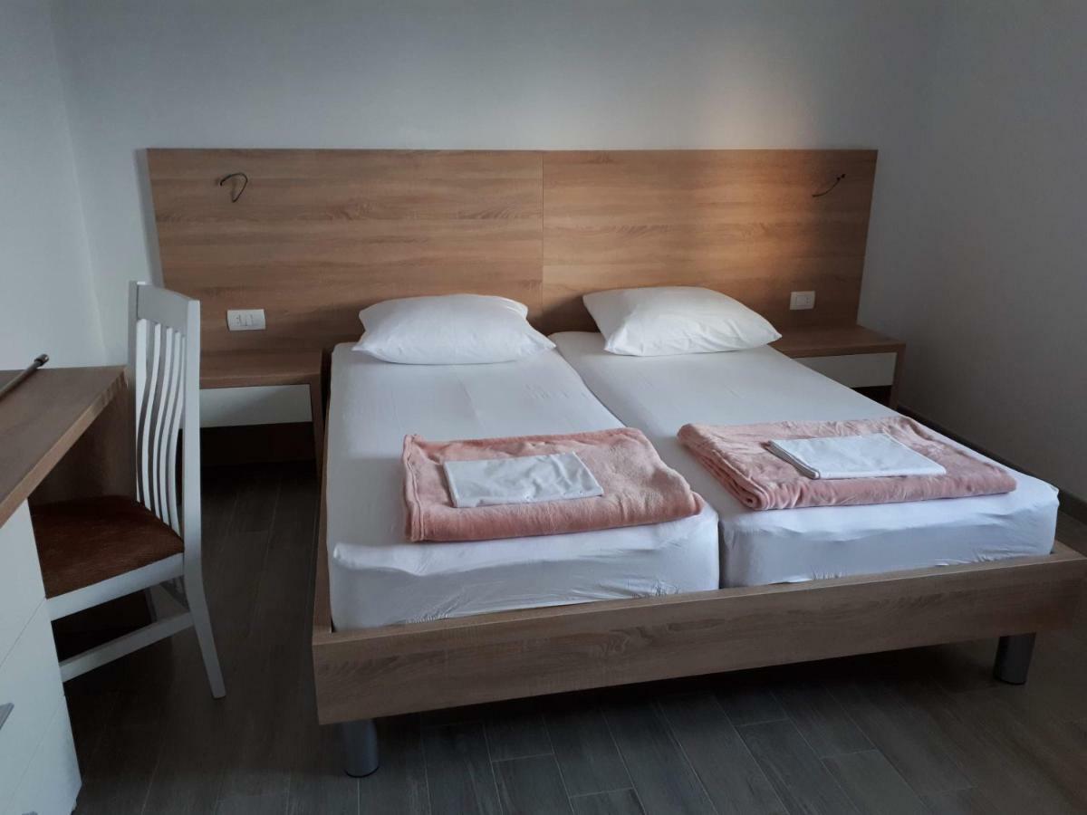 Apartmani Simic Стариград-Пакленица Экстерьер фото